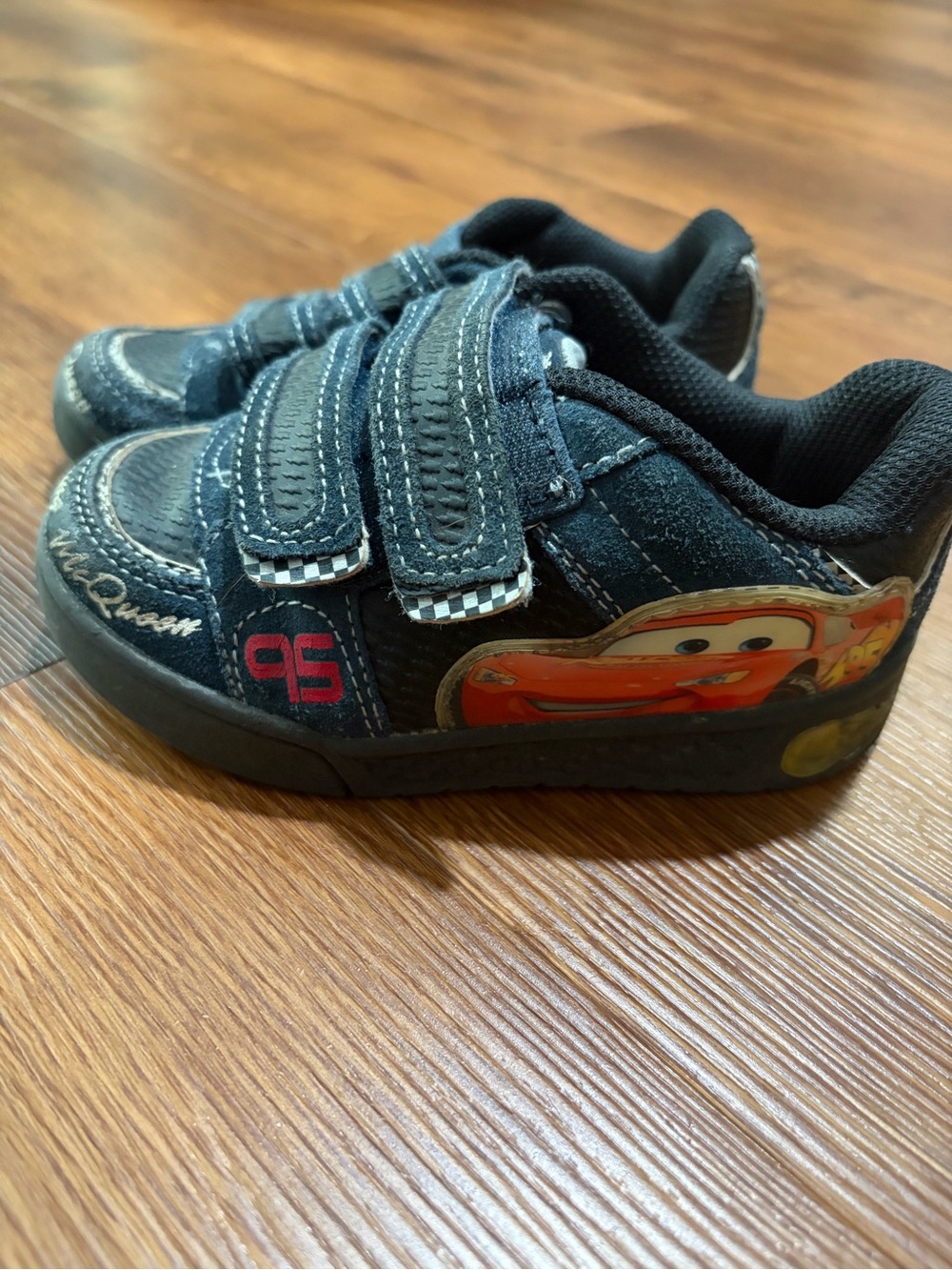 Disney Lightning McQueen Black & Red Kids Velcro Sneakers size 8